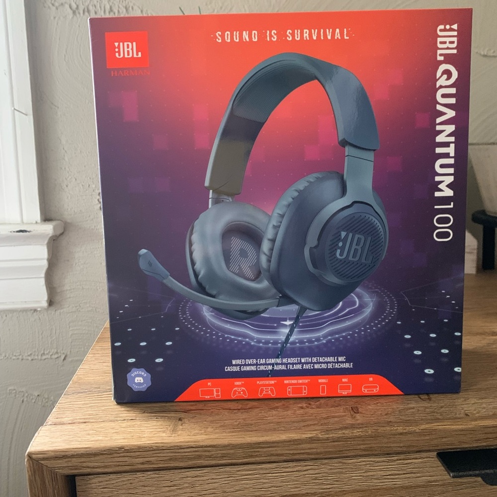 JBL Quantum 200 wired headphones with mic